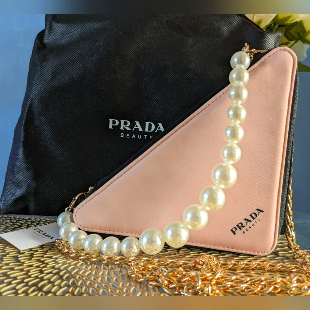 Prada - Picture 9 of 10